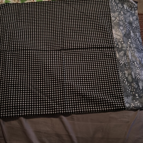 2- Standard Pillowcases - Picture 3 of 7